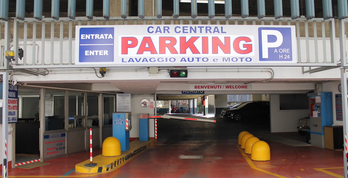 Parcheggio Car Central Parking, via Chiaravalle, 12